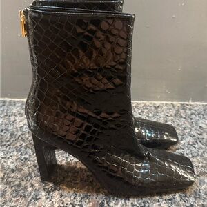Good American Glossy Black Croc-Patterned Booties